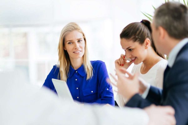 mujer-de-negocios-exitosa-ceo-de-la-empresa